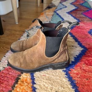 Blundstones size 4